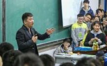 ‘Ký ức của một thế hệ’: Trung Quốc tiếc thương ‘người chỉ đường cho học sinh nghèo’ đột tử