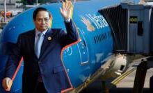 Việt Nam nỗ lực ‘ngoại giao xăng dầu’, hàng không có thể cắt giảm số chuyến