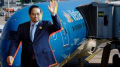 Việt Nam nỗ lực ‘ngoại giao xăng dầu’, hàng không có thể cắt giảm số chuyến