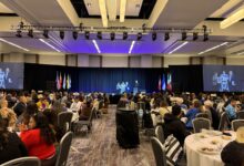 Cờ Đỏ Tại Đại Hội Hiệp Hội Giáo Dục Song Ngữ California