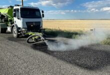 Xe vá ổ gà trong hai phút