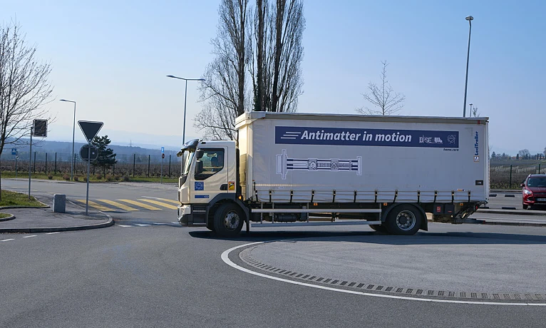 Lần đầu tiên vận chuyển thành công hạt phản vật chất