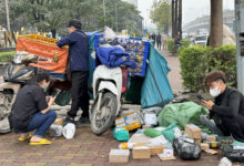 Doanh nghiệp chuyển phát đồng loạt phụ thu phí xăng, dầu