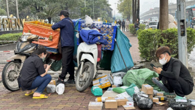 Doanh nghiệp chuyển phát đồng loạt phụ thu phí xăng, dầu