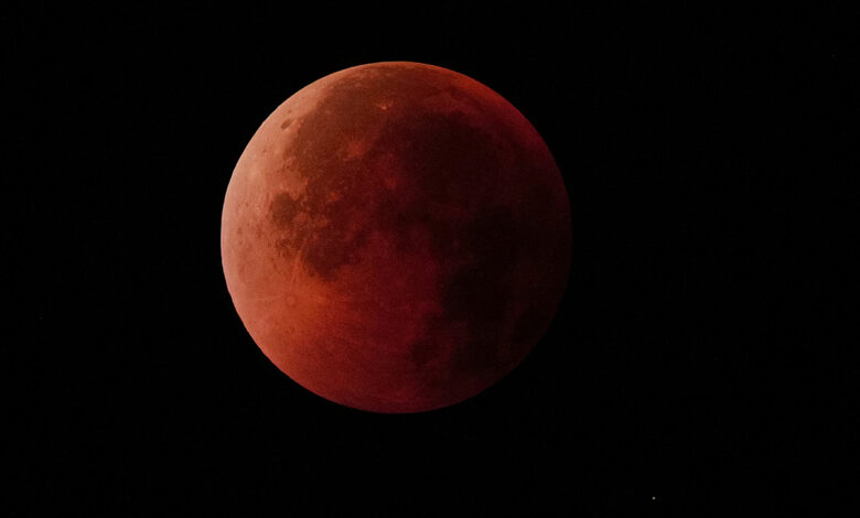 Tối nay Việt Nam đón ‘trăng máu’ Tối nay Việt Nam đón ‘trăng máu’