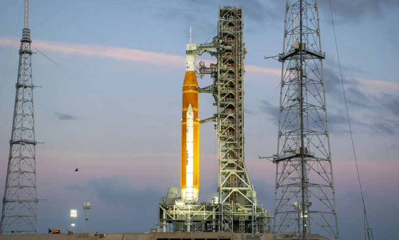 NASA phóng tàu chở người tới Mặt Trăng sáng sớm mai