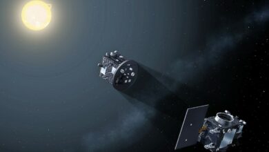 Vệ tinh nhật thực nhân tạo kết nối lại với Trái Đất