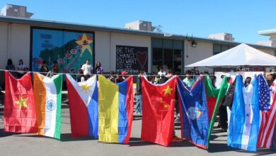 Tại vùng San Jose, Trường trung học Milpitas treo cờ đỏ sao vàng