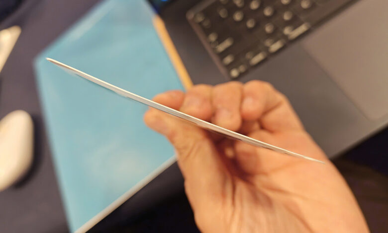 Pin điện thoại Honor mỏng như thẻ ATM lộ diện ở Việt Nam