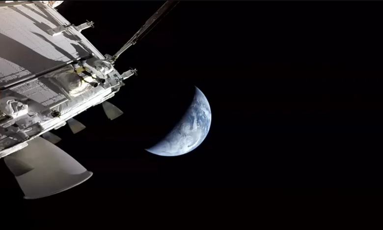 Phi hành đoàn Artemis II trở về Trái Đất Phi hành đoàn Artemis II trở về Trái Đất