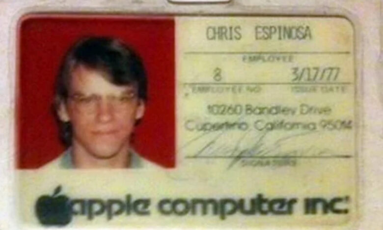 Nhân viên đầu tiên vẫn làm tại Apple sau 50 năm Nhân viên đầu tiên vẫn làm tại Apple sau 50 năm