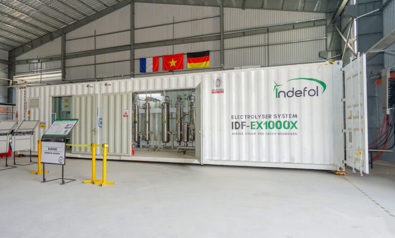 Bên trong hệ thống điện phân sản xuất hydrogen do người Việt chế tạo