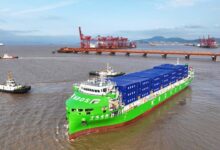 Trung Quốc vận hành tàu container điện 10.000 tấn đầu tiên