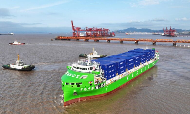 Trung Quốc vận hành tàu container điện 10.000 tấn đầu tiên