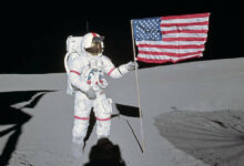 Mỹ cắm bao nhiêu lá cờ trên Mặt Trăng trong chương trình Apollo?