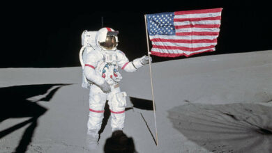 Mỹ cắm bao nhiêu lá cờ trên Mặt Trăng trong chương trình Apollo?