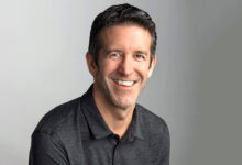 John Ternus – từ kỹ sư cơ khí đến ‘người được chọn’ tại Apple