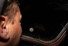 Artemis II bay qua phía sau Mặt Trăng, phá kỷ lục ‘xa Trái Đất nhất’