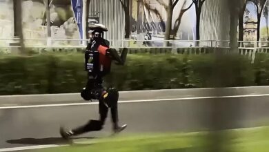 Hơn 300 robot hình người thi chạy bán marathon tại Trung Quốc