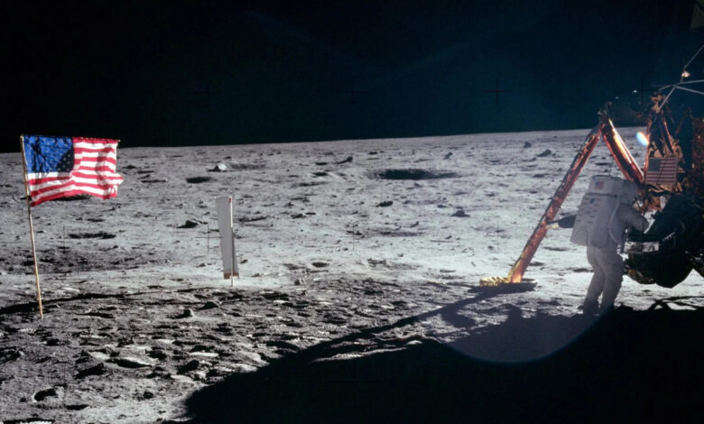 Tại sao sau 54 năm Mỹ mới quay lại Mặt Trăng?