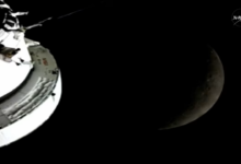 Phi hành đoàn Artemis II mất kết nối với Trái Đất