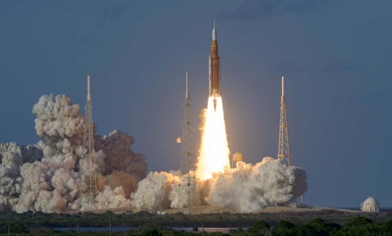 NASA phóng thành công tàu chở người tới Mặt Trăng sau 54 năm