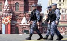 Lễ duyệt binh Nga không có xe tăng: dấu hiệu cuộc chiến ở Ukraine theo kế hoạch