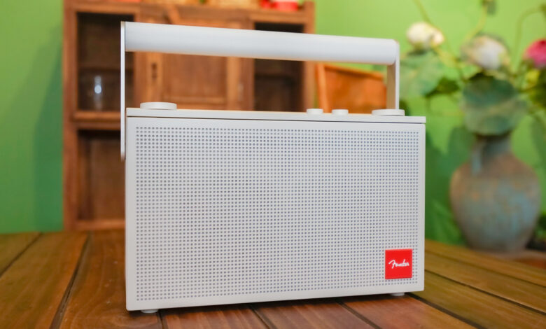Fender Elie 12 – loa dáng cassette hoài cổ giá 12 triệu đồng