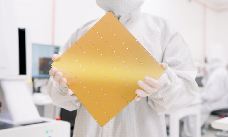 Startup Mỹ được định giá gần 100 tỷ USD nhờ chip AI ‘bằng cái đĩa’