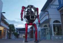 Công ty Trung Quốc ra mắt robot chở người có thể biến hình