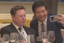 CEO Xiaomi và Elon Musk gây sốt khi chụp selfie
