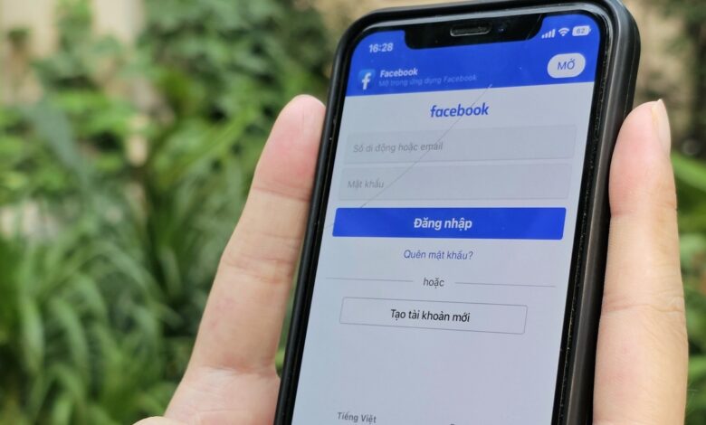 Nguy cơ lộ thông tin cá nhân khi cha mẹ khoe con trên mạng