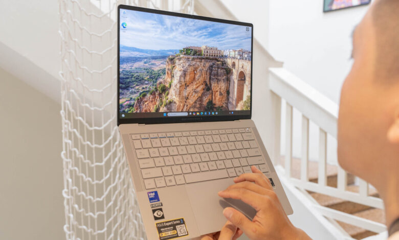 ExpertBook Ultra – laptop siêu bền giá từ 68 triệu đồng