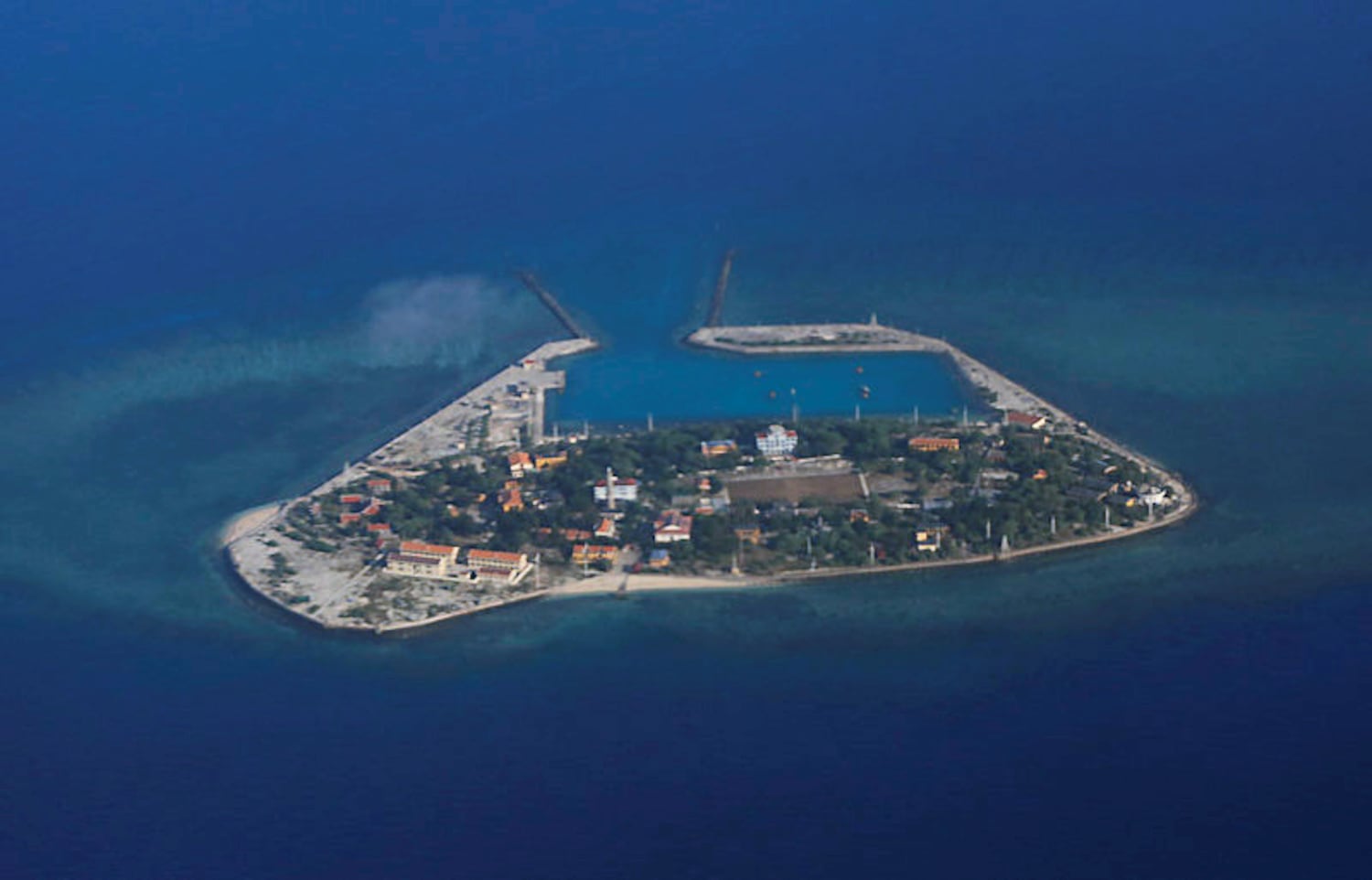 Satellite pics reveal Vietnamese construction boom in disputed Spratly ...