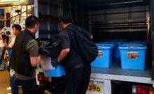 Năm người bị bắt sau khi cảnh sát Hong Kong đột kích các hiệu sách độc lập