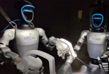 Robot hình người Mỹ lần đầu thực hiện phẫu thuật