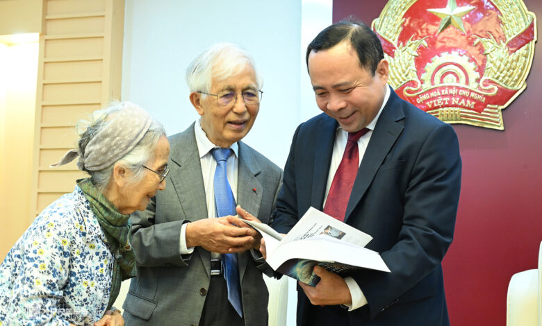 GS Trần Thanh Vân đề xuất phát triển viện nghiên cứu trọng điểm về vật lý GS Trần Thanh Vân đề xuất phát triển viện nghiên cứu trọng điểm về vật lý
