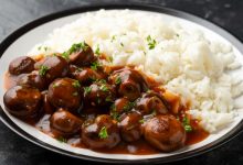 Nấm Adobo với Cơm Dừa và Trứng Cút Ngâm Nước Tương: Món Ăn Độc Đáo Cho Bữa Tiệc Ẩm Thực Việt