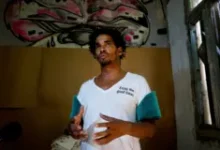 Nghệ Sĩ Bất Đồng Chính Kiến Cuba Đặt Chân Đến Mỹ Sau 5 Năm Bị Giam Giữ