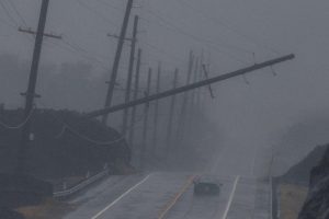 Bão Nhiệt Đới Lala Đổ Bộ Hawaii, Lũ Lụt Quét Sạch Nhà Cửa Trên Đảo Lớn