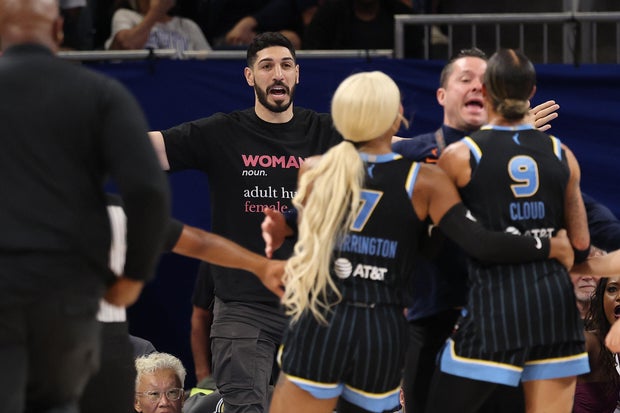Cựu trung phong NBA bị đuổi khỏi trận WNBA sau cuộc đối đầu với cầu thủ
