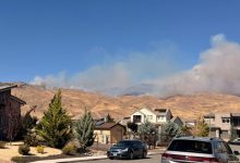 Hỏa hoạn Hawk bùng phát nhanh gần Reno, Nevada buộc hàng nghìn người phải sơ tán