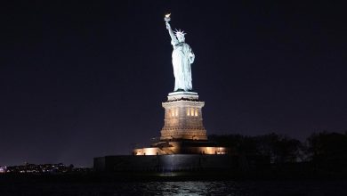 Mẹ và bé 5 tháng tuổi thiệt mạng ở Cảng New York sau vụ lật thuyền; Thuyền trưởng bị bắt giữ