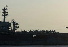 Tư lệnh CENTCOM thăm tàu USS Abraham Lincoln giữa lo ngại về tinh thần chiến đấu