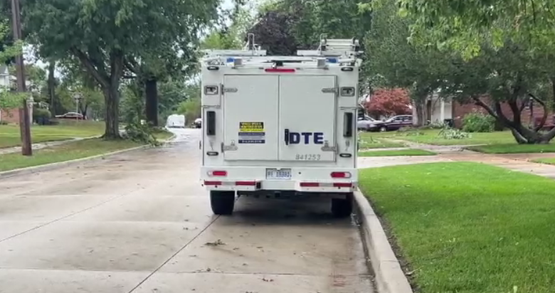Đội ngũ khẩn trương khôi phục điện cho hơn 40.000 hộ gia đình tại Michigan sau bão Đội ngũ khẩn trương khôi phục điện cho hơn 40.000 hộ gia đình tại Michigan sau bão
