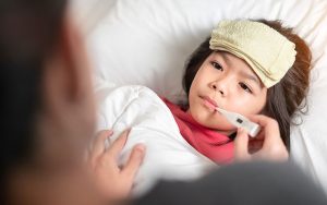 Khi nào cần lo lắng về sốt ở trẻ em: Bác sĩ nhi khoa giải đáp thắc mắc của bạn