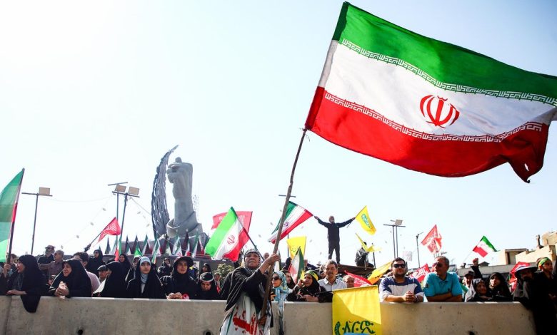 Tổng thống Iran chỉ trích các cuộc tấn công của Mỹ là “hèn nhát” khi Trump đe dọa tiêu diệt Tổng thống Iran chỉ trích các cuộc tấn công của Mỹ là “hèn nhát” khi Trump đe dọa tiêu diệt