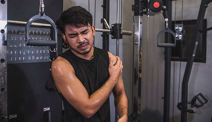 Triệu chứng, nguyên nhân của rách gân rotator và cách nhận biết khi nào cần phẫu thuật Triệu chứng, nguyên nhân của rách gân rotator và cách nhận biết khi nào cần phẫu thuật