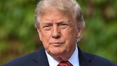 Trump thăm Ireland giữa cơn bão giá năng lượng tăng vọt