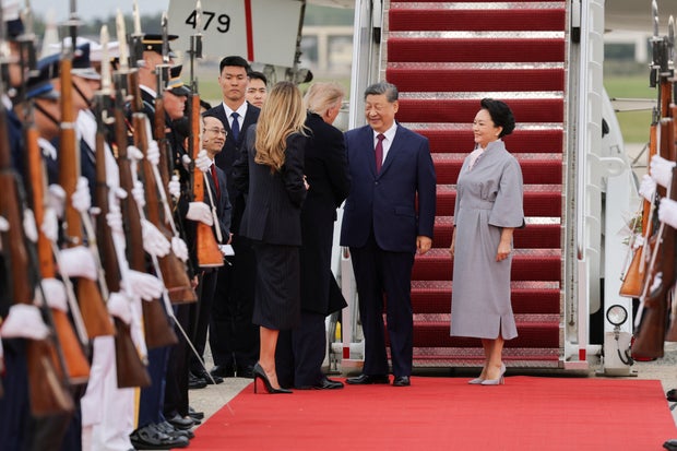Trump trải thảm đỏ cho Xi bất chấp căng thẳng Mỹ – Trung Trump trải thảm đỏ cho Xi bất chấp căng thẳng Mỹ – Trung